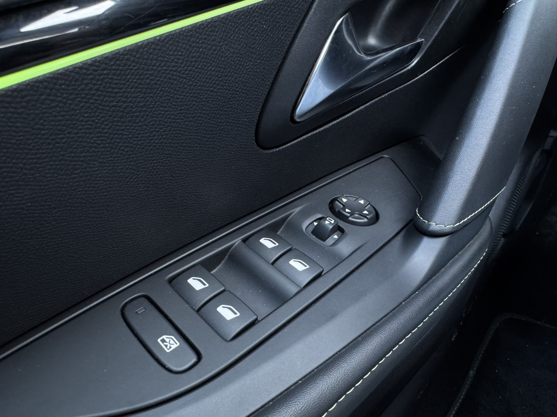 Peugeot 208 1.2 Puretech 130 pk GT Automaat