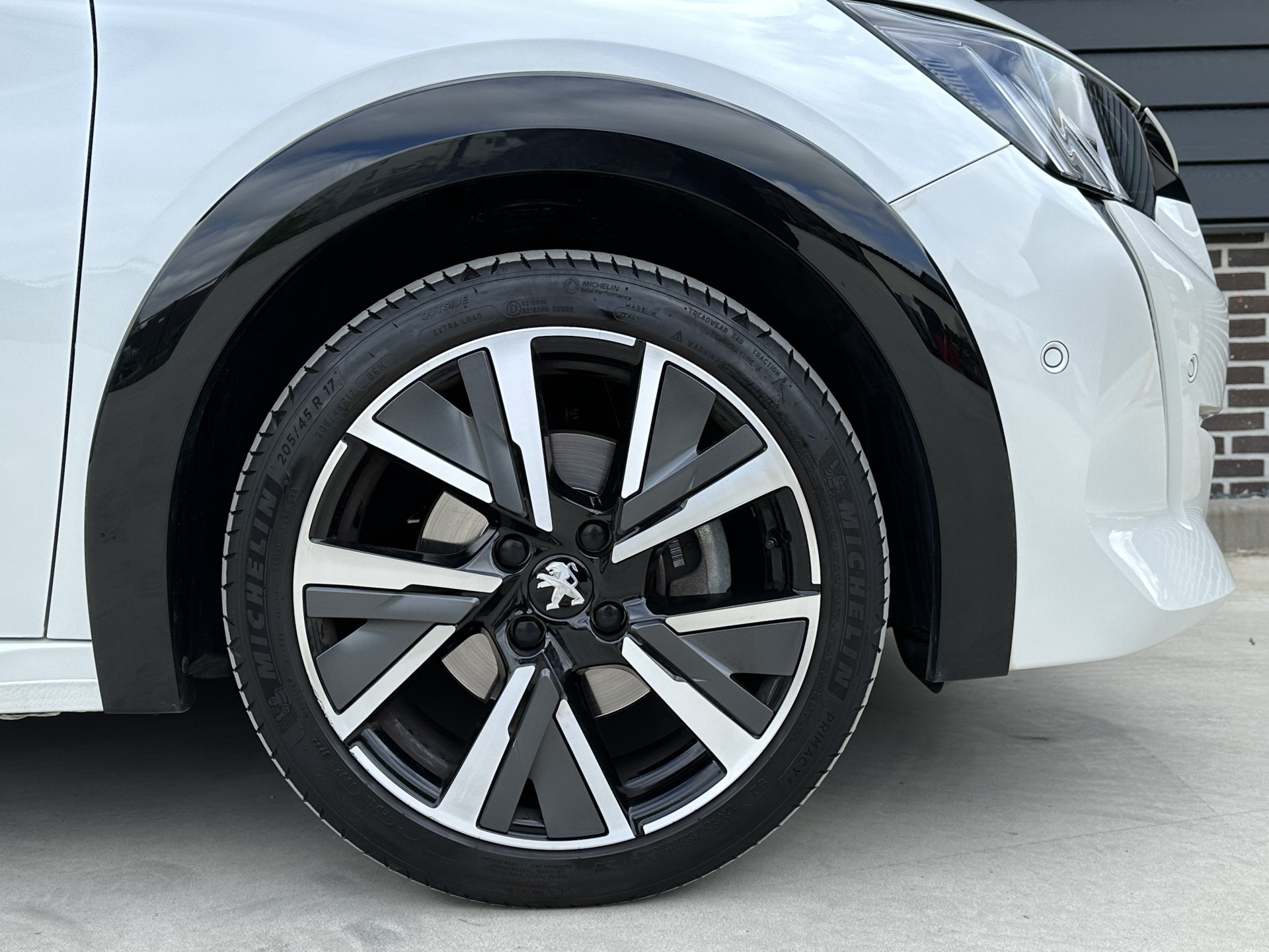 Peugeot 208 1.2 PureTech 130 pk GT Automaat