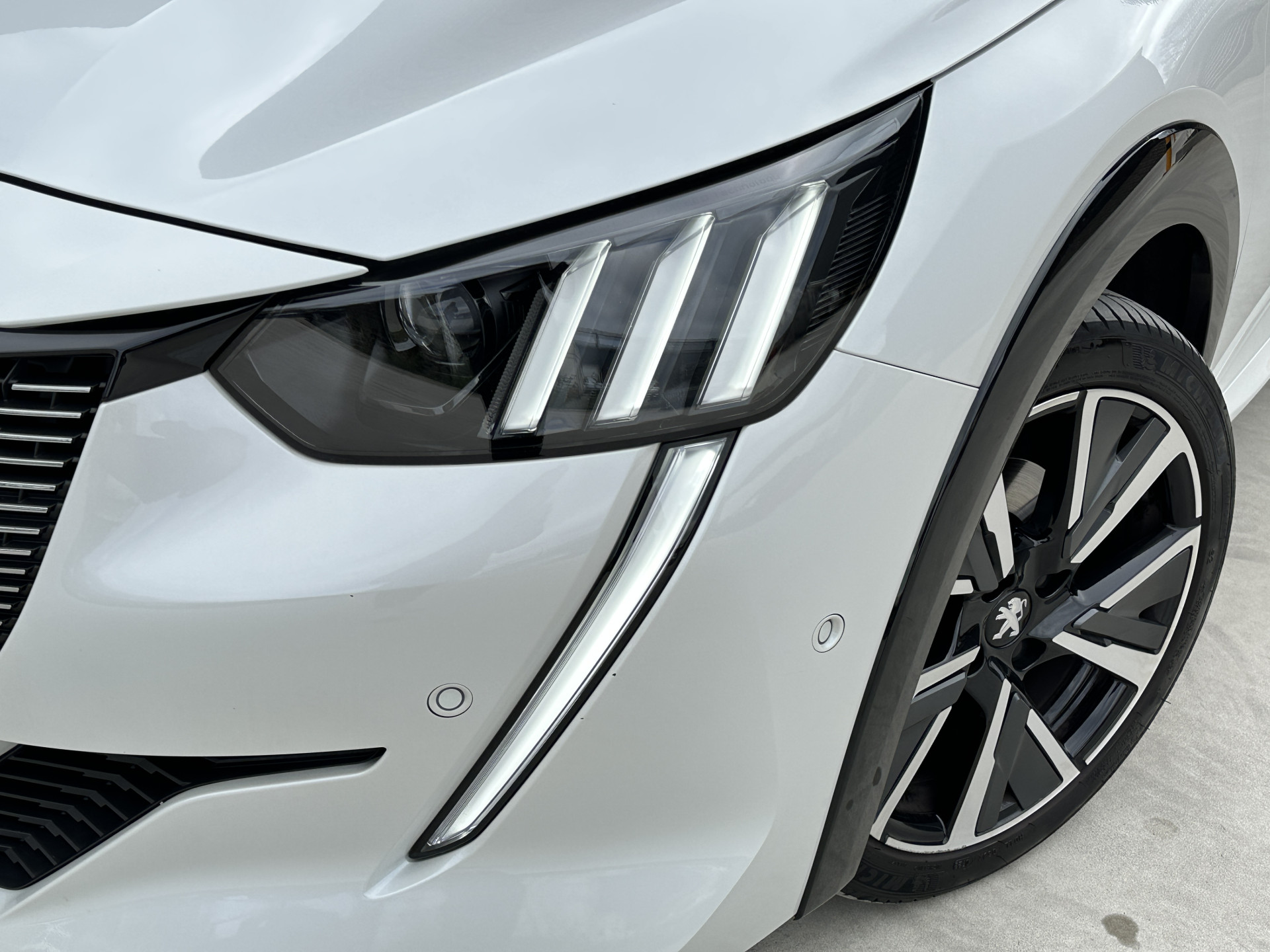 Peugeot 208 1.2 PureTech 130 pk GT Automaat
