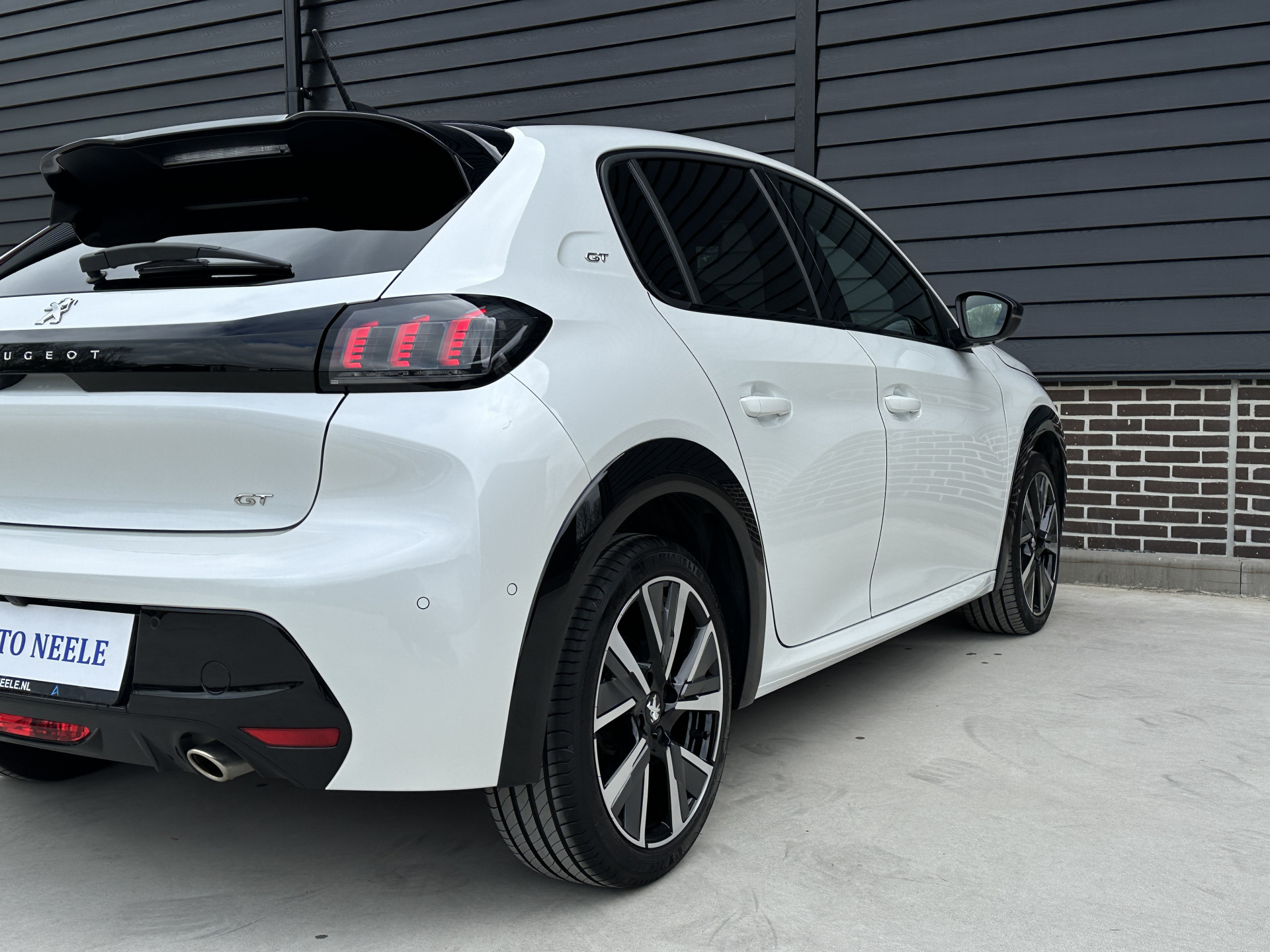 Peugeot 208 1.2 PureTech 130 pk GT Automaat