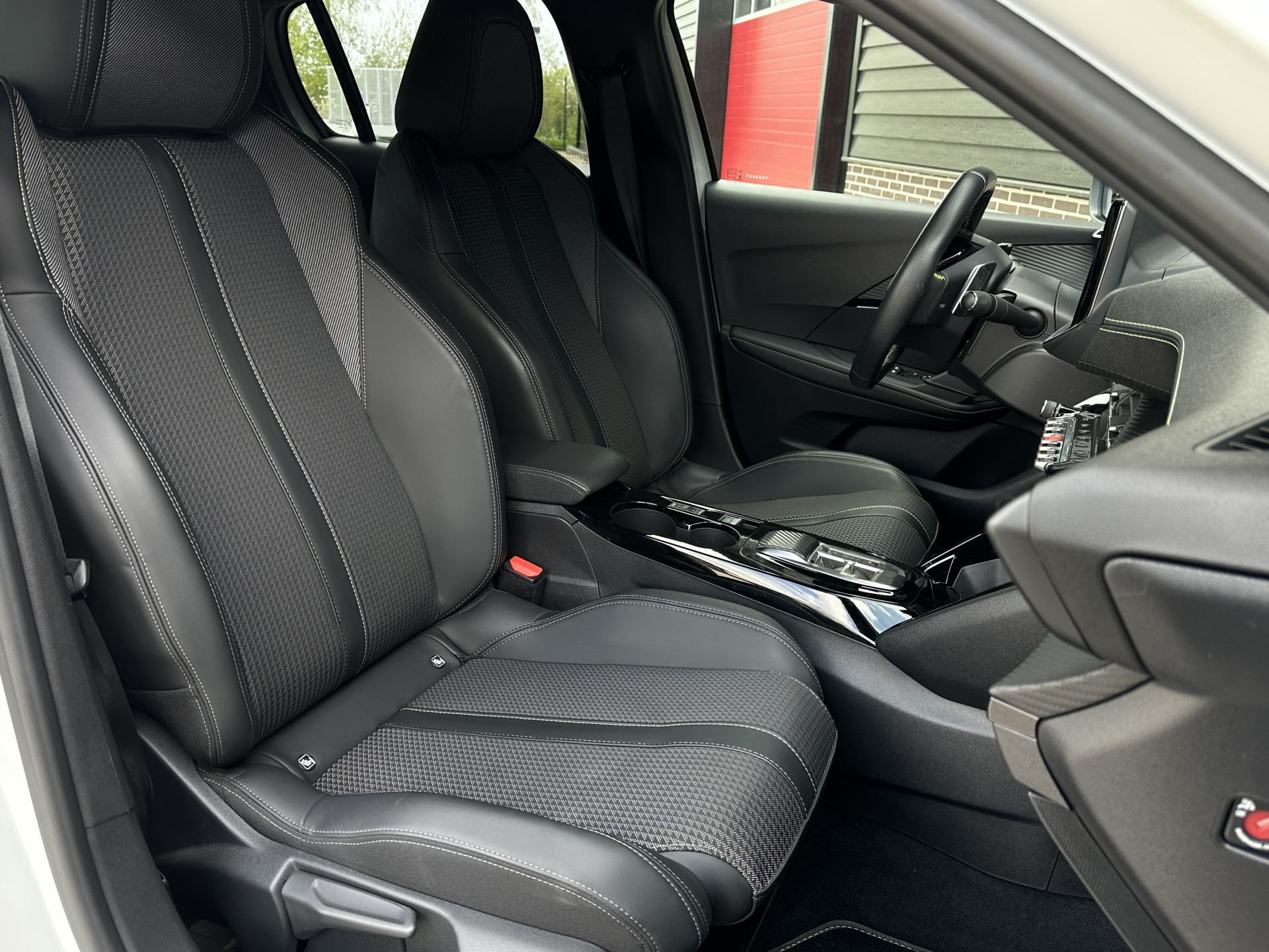 Peugeot 208 1.2 PureTech 130 pk GT Automaat