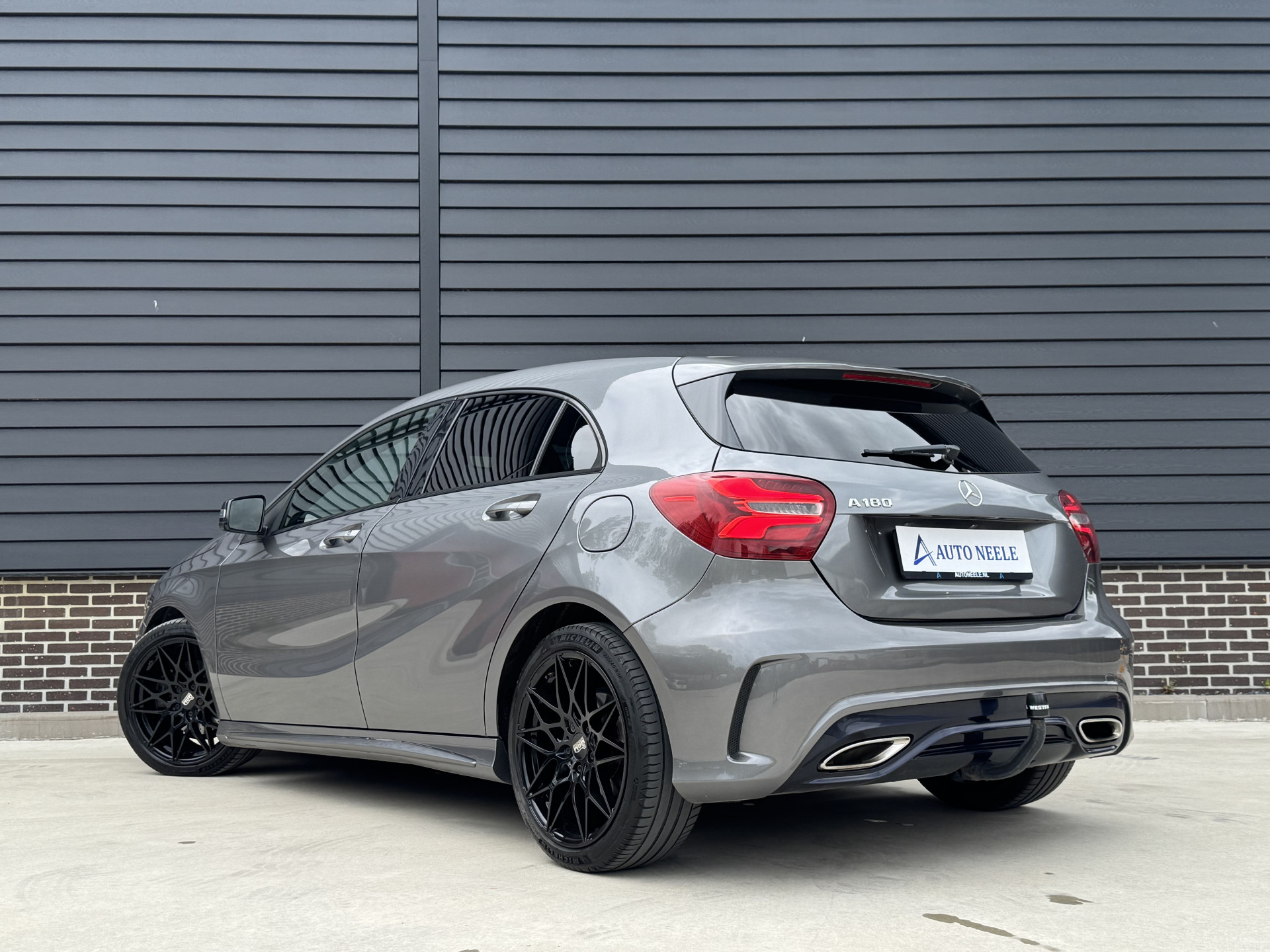 Mercedes-Benz A-Klasse 180 AMG Night Edition Plus