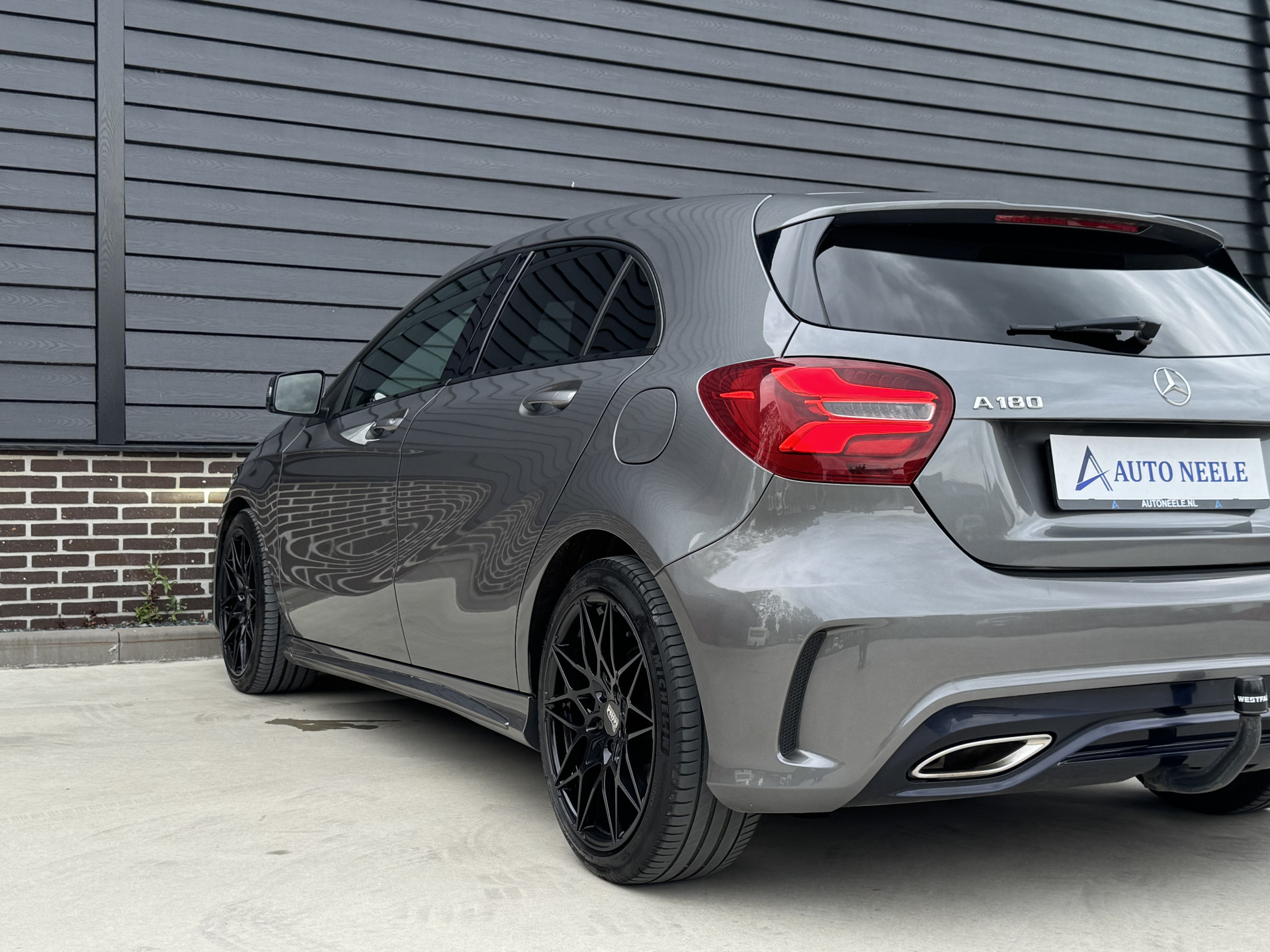 Mercedes-Benz A-Klasse 180 AMG Night Edition Plus