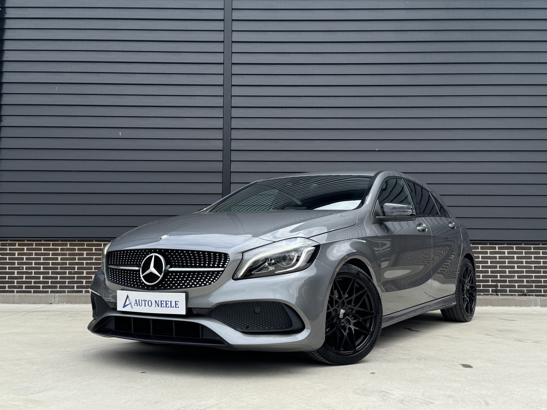 Mercedes-Benz A-Klasse 180 AMG Night Edition Plus