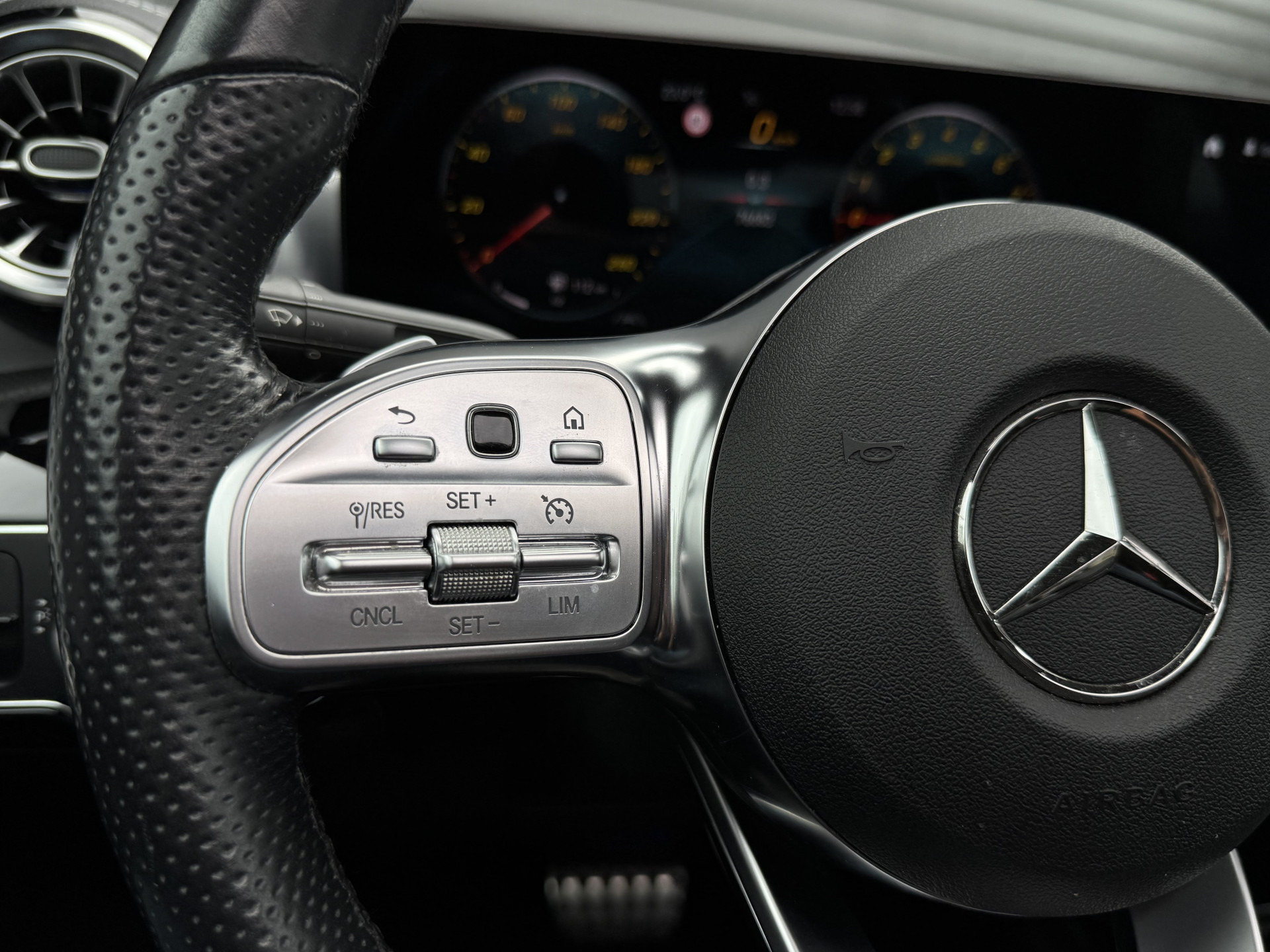 Mercedes-Benz CLA-Klasse 250e AMG Line